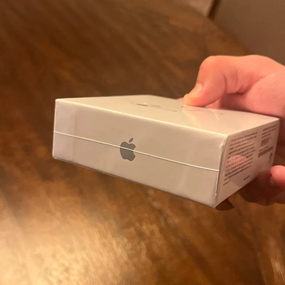 Apple Wireless Earbuds - White send best offer